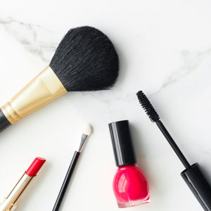 Maquillaje y cuidado de uñas